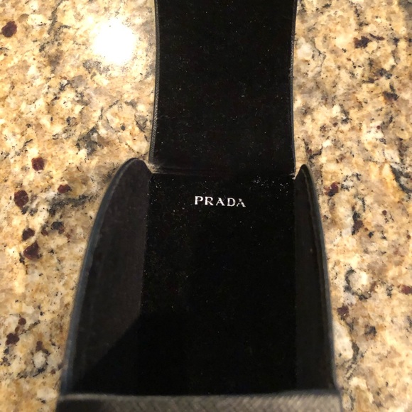 Prada sunglasses never worn ( with case ) - Picture 2 of 7
